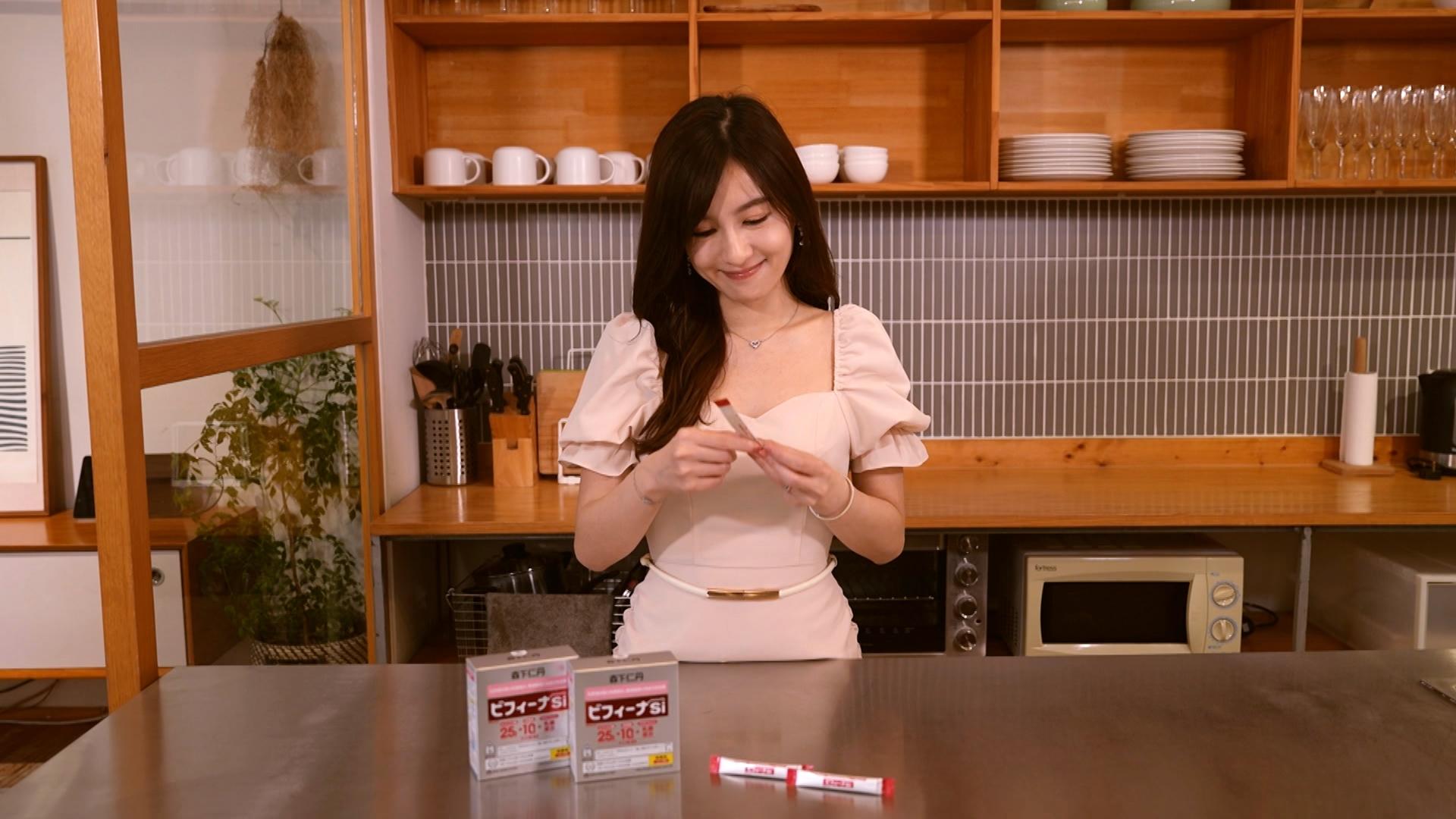 陳嘉倩稱：「現時我維持每日吃一包，皮膚狀態改善許多，濕敏沒有復發。最開心是連免疫力都提升了，沒有那麼容易病。而且現在腸胃都變得更好，每日都能上廁所，肚子小了，上鏡也漂亮了。」