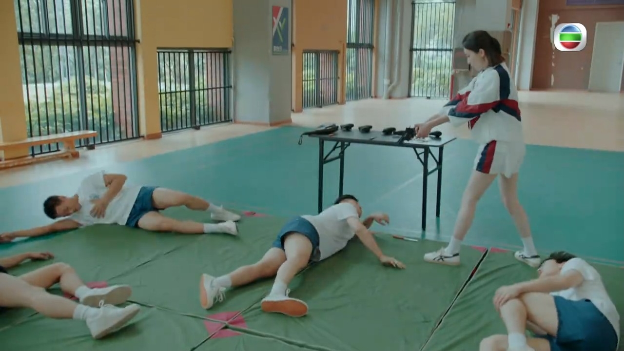 子羚一出場即一個打四個， 大晒真功夫。