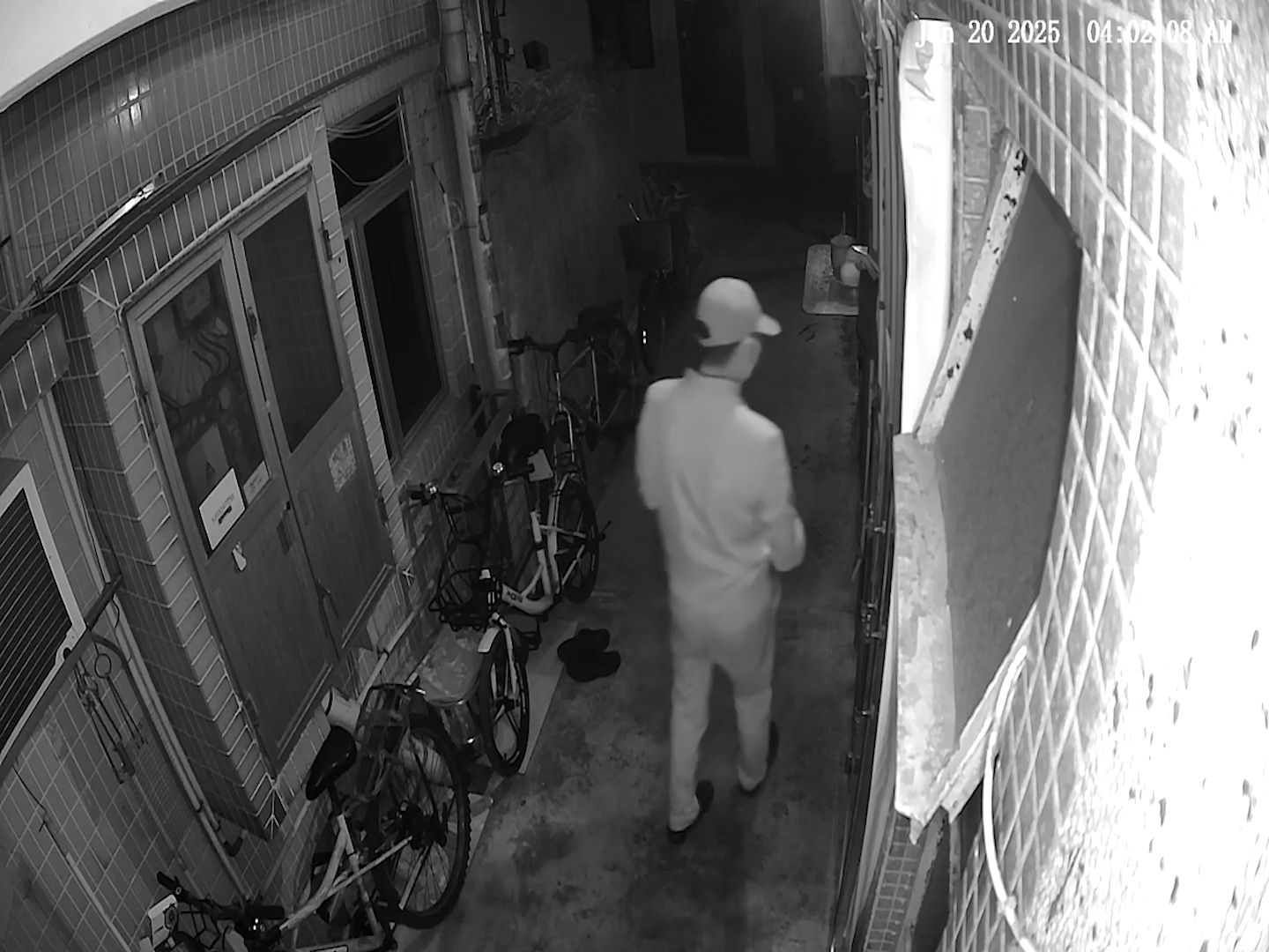 元朗廈村賊人夜潛3小時疑踩線