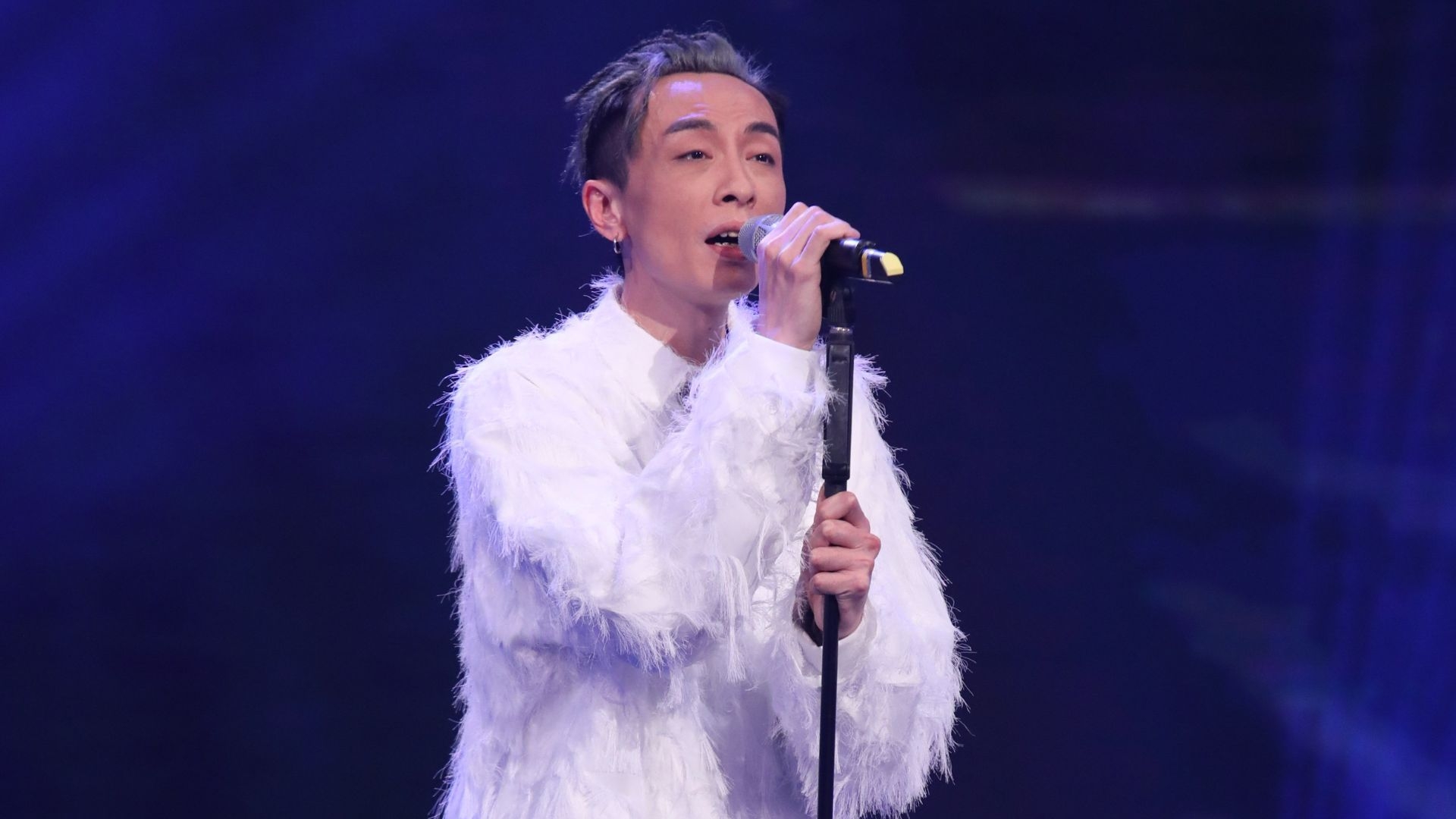 「浴室歌王」顏志恒今集獻唱《婚紗背後》，女歌男唱會唔會幫到佢拎高分呢？