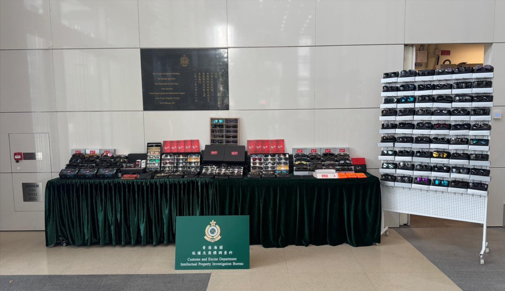 零售店賣懷疑冒牌太陽眼鏡　檢約2500件貨涉220萬元　海關拘捕5男子