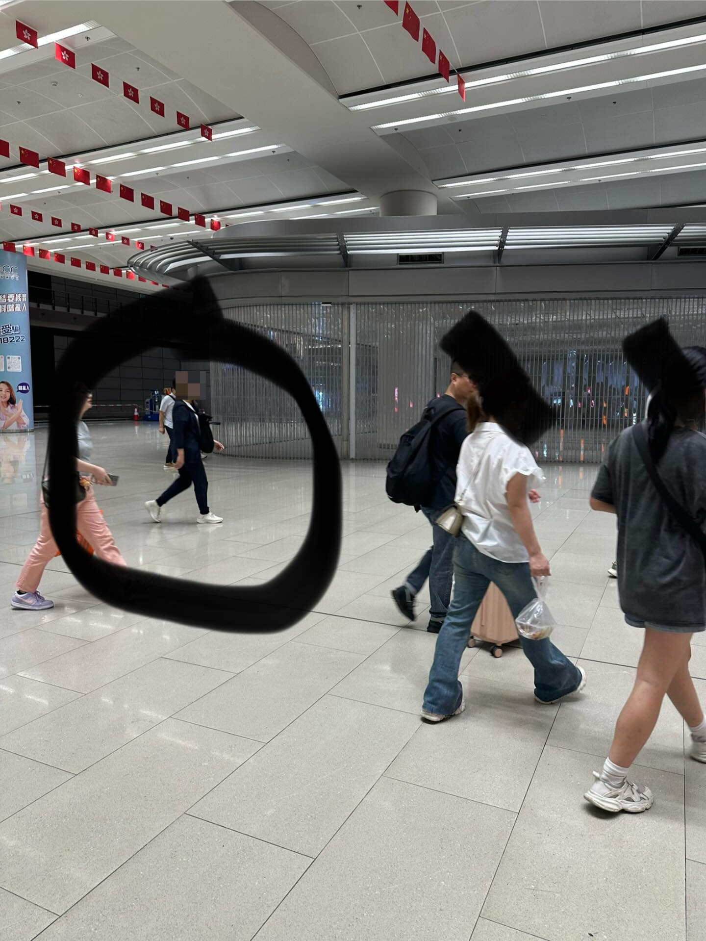 港女港珠澳返港遇「金巴老鼠」扮搵篋　大媽急腳過關掩飾行竊