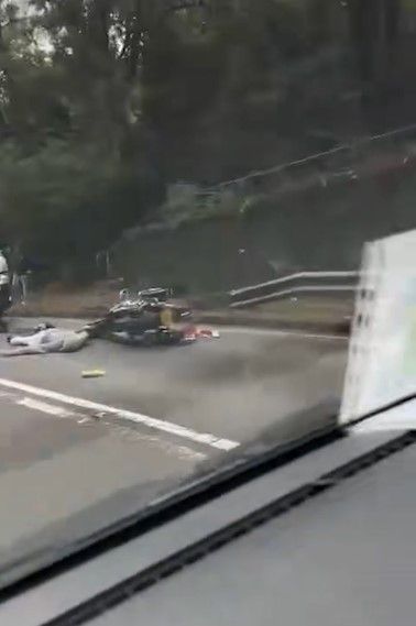 東涌道電單車撞貨Van車禍