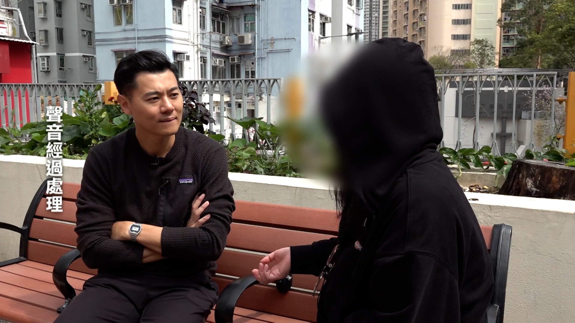 之後，周小姐向涉事店舖經理投訴，對方則反問為何周小姐買蟹時沒有看到問題。