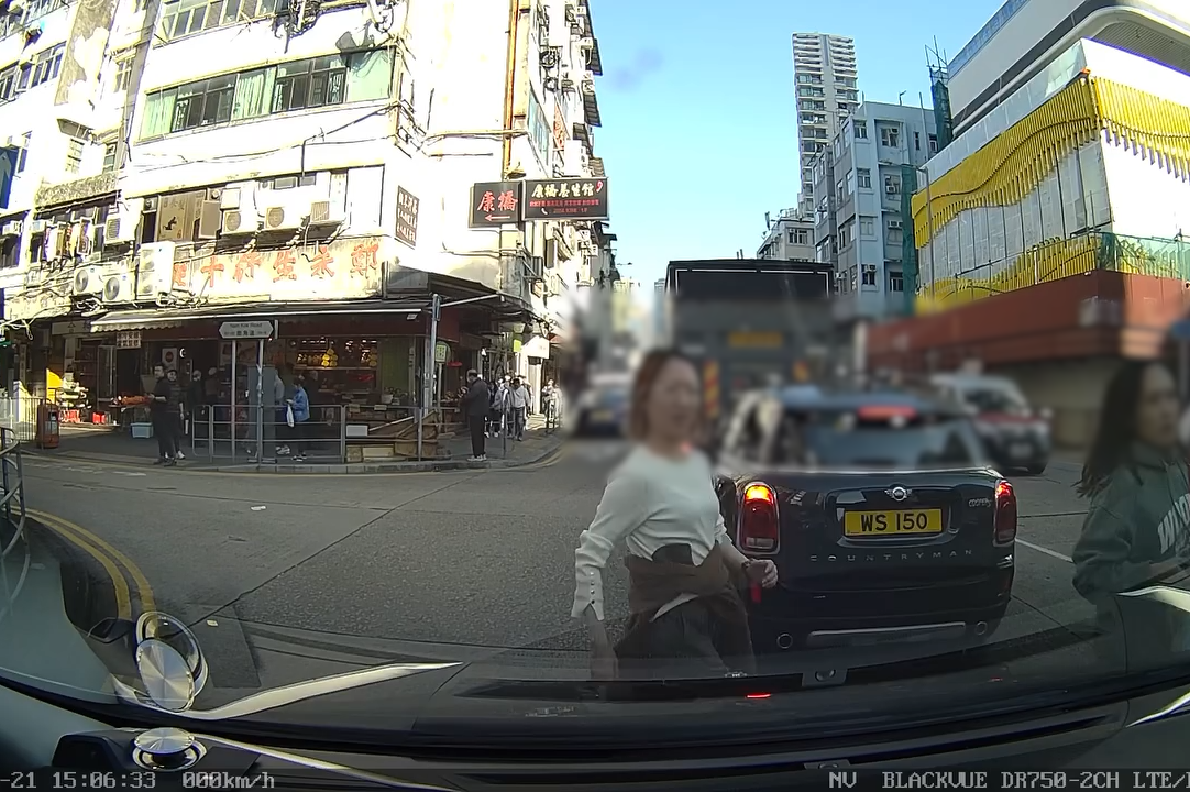 兩女九龍城撩司機搭順風車，網民思疑為「新騙局」。(影片截圖／FB@Kenny Lai)
