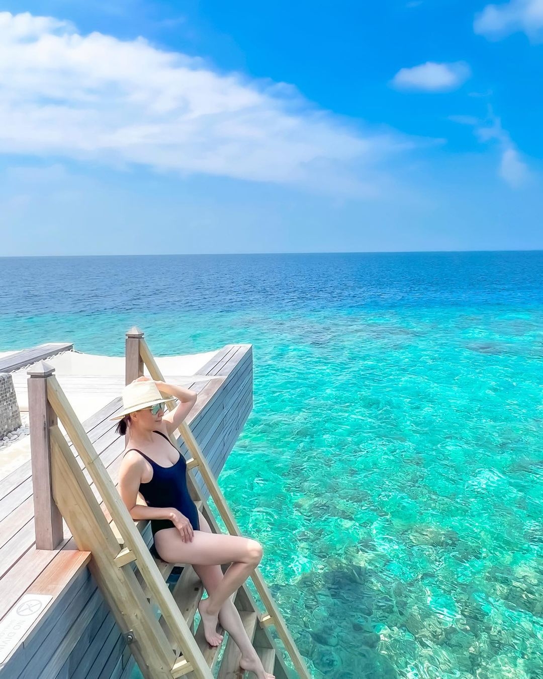 57歲劉嘉玲着一件頭泳衣，身材保養極好。