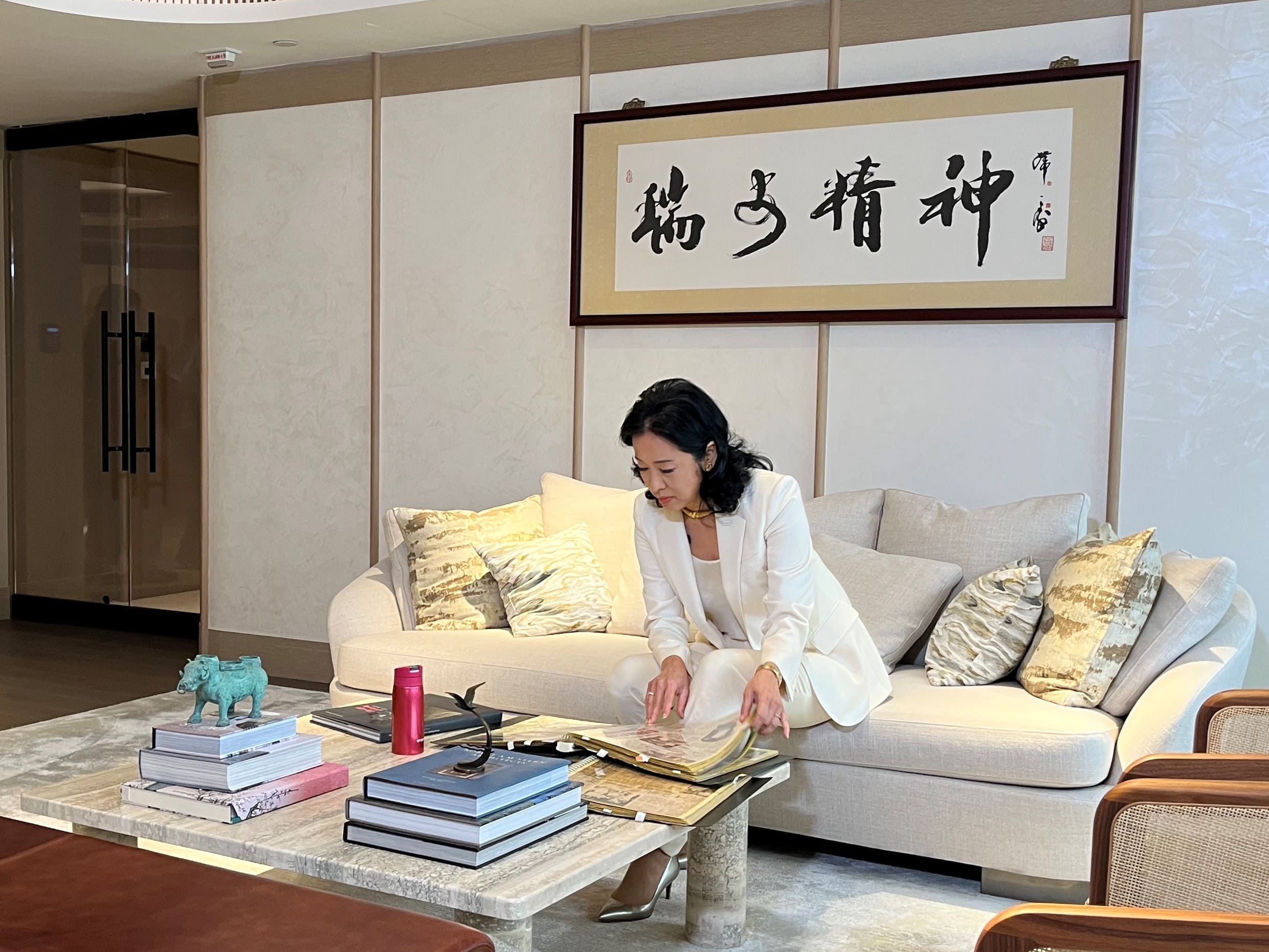 朱玲玲於1977年香港小姐競選冠軍及最上鏡小姐。