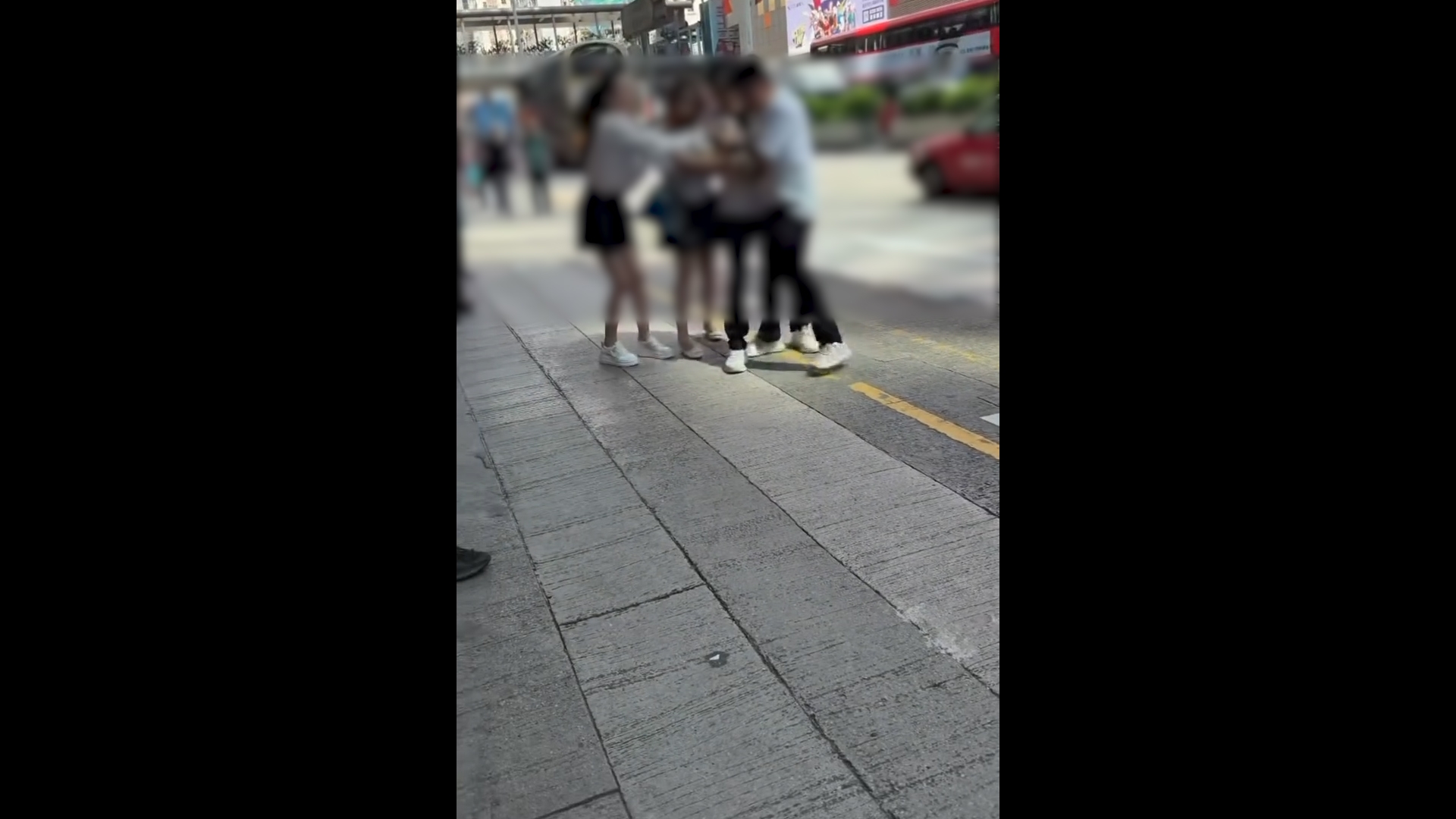 旺角MMA｜「麻甩佬」疑做Facial唔俾錢　女職員街頭追人搶電話惹關注