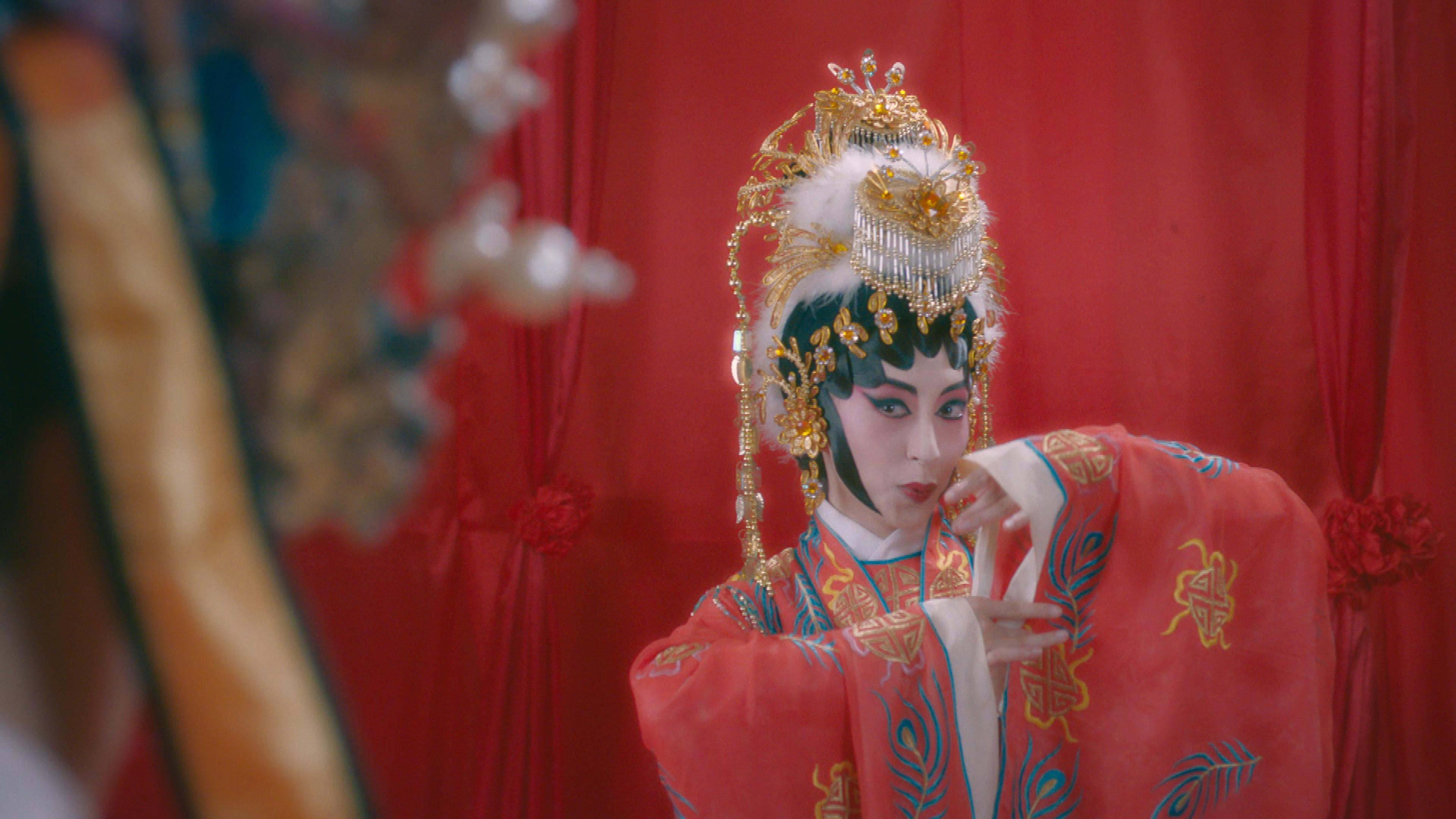 為追愛不惜一切嘅嘉欣，一爆發性格就會完全變成另一個人一樣