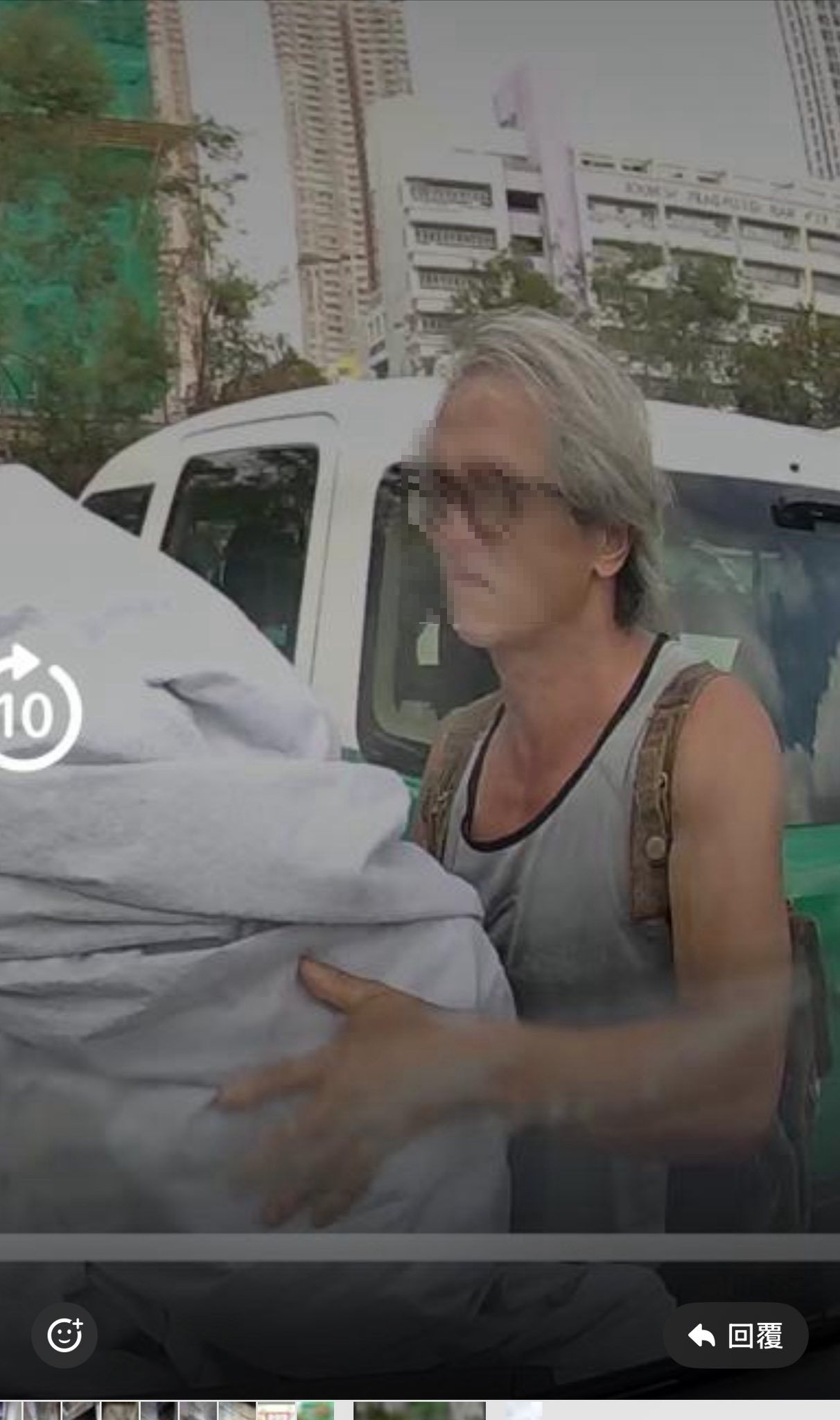 車Cam直擊｜天水圍露天停車場慘被賊仔「偷車罩」，網民：呢啲都好偷。 (FB@Justin Tse)