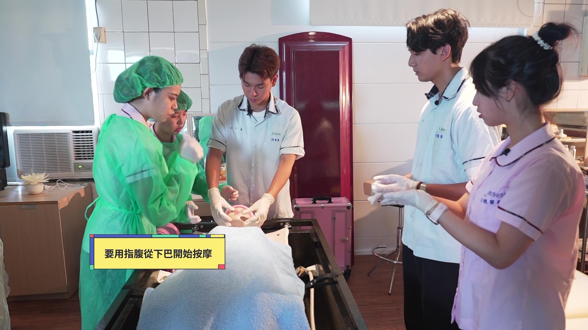 「死亡體驗課」相當特別，幫遺體做 Spa。