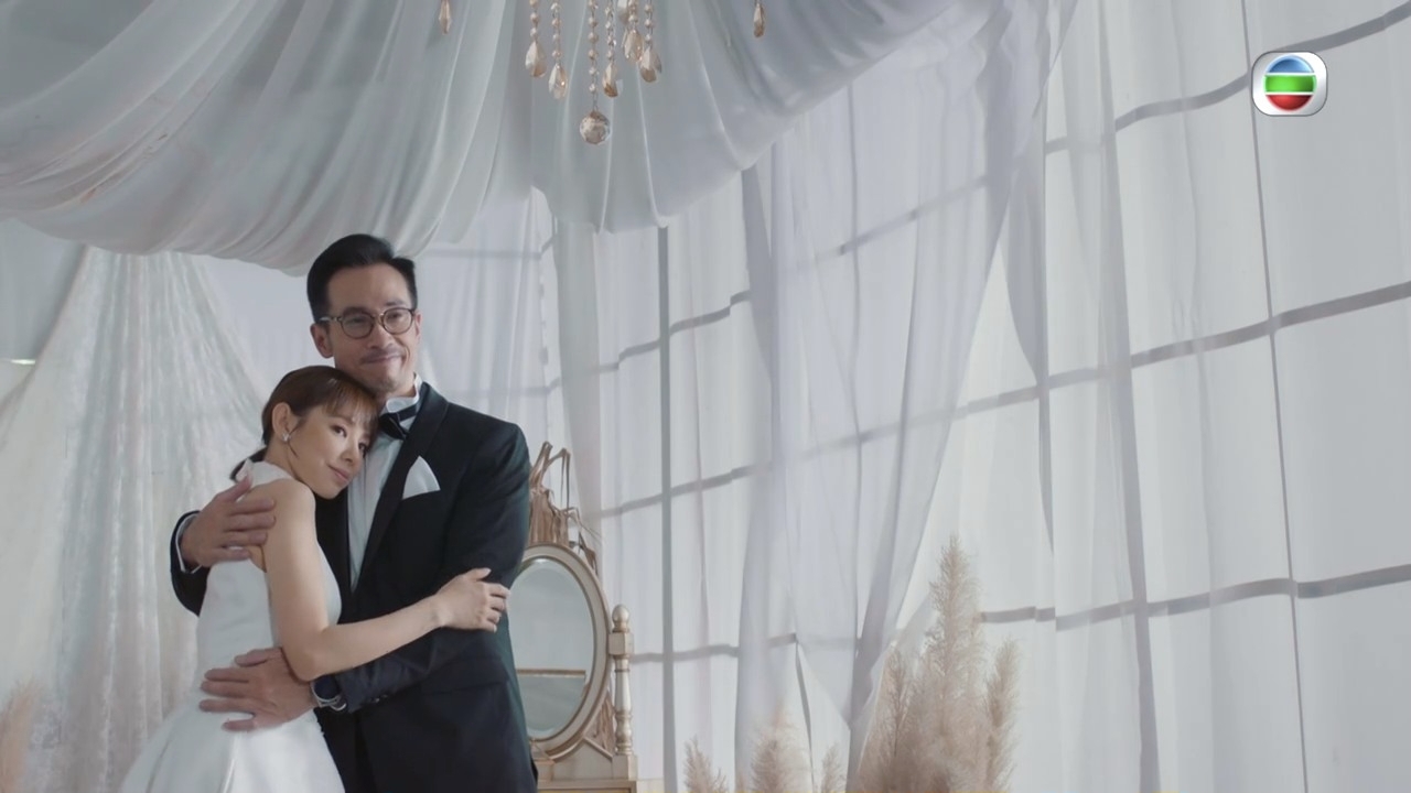 二人嘅婚照Look甚有型男美女Feel。