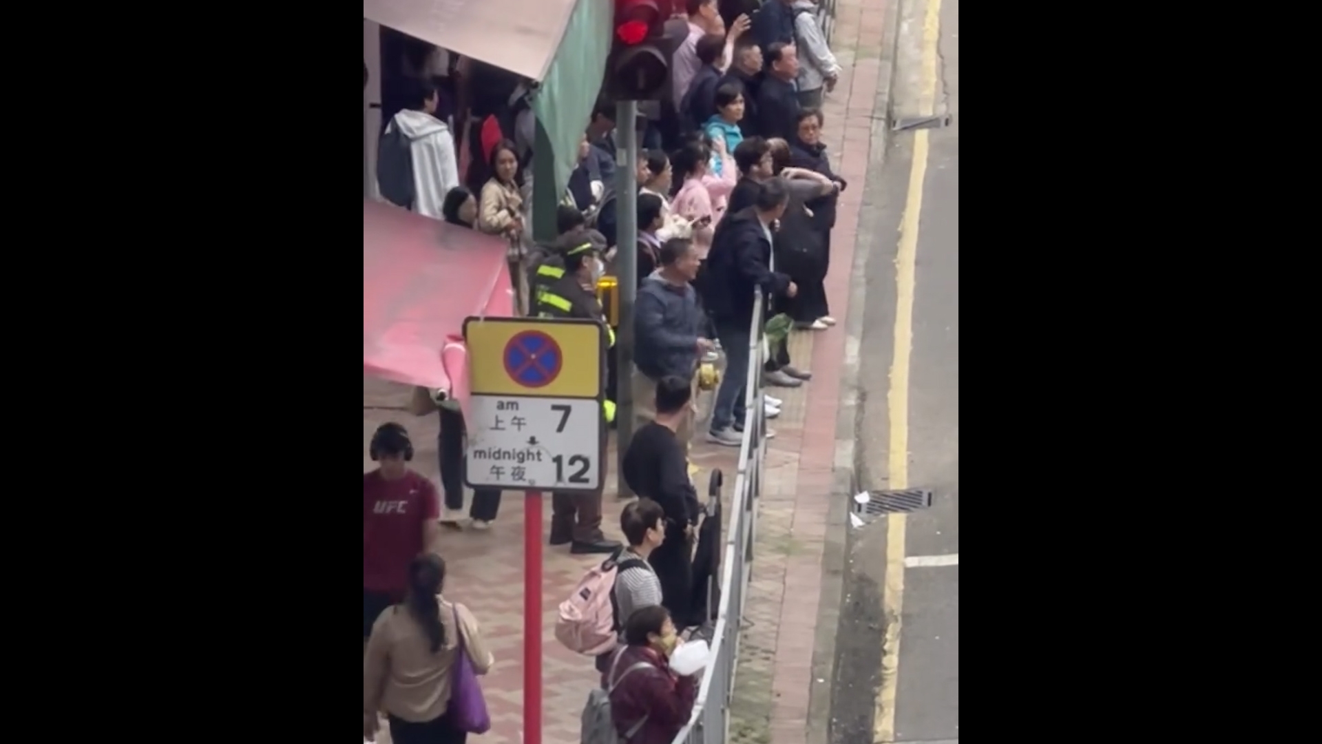 紅磡交通督導員捉「衝紅燈」位位罰$2000　市民：照衝係抵死