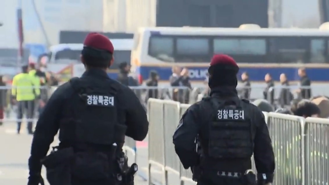 為保障演出安全，當局共投入約15000人負責保安工作，包括約6700名警察。（網上圖片）