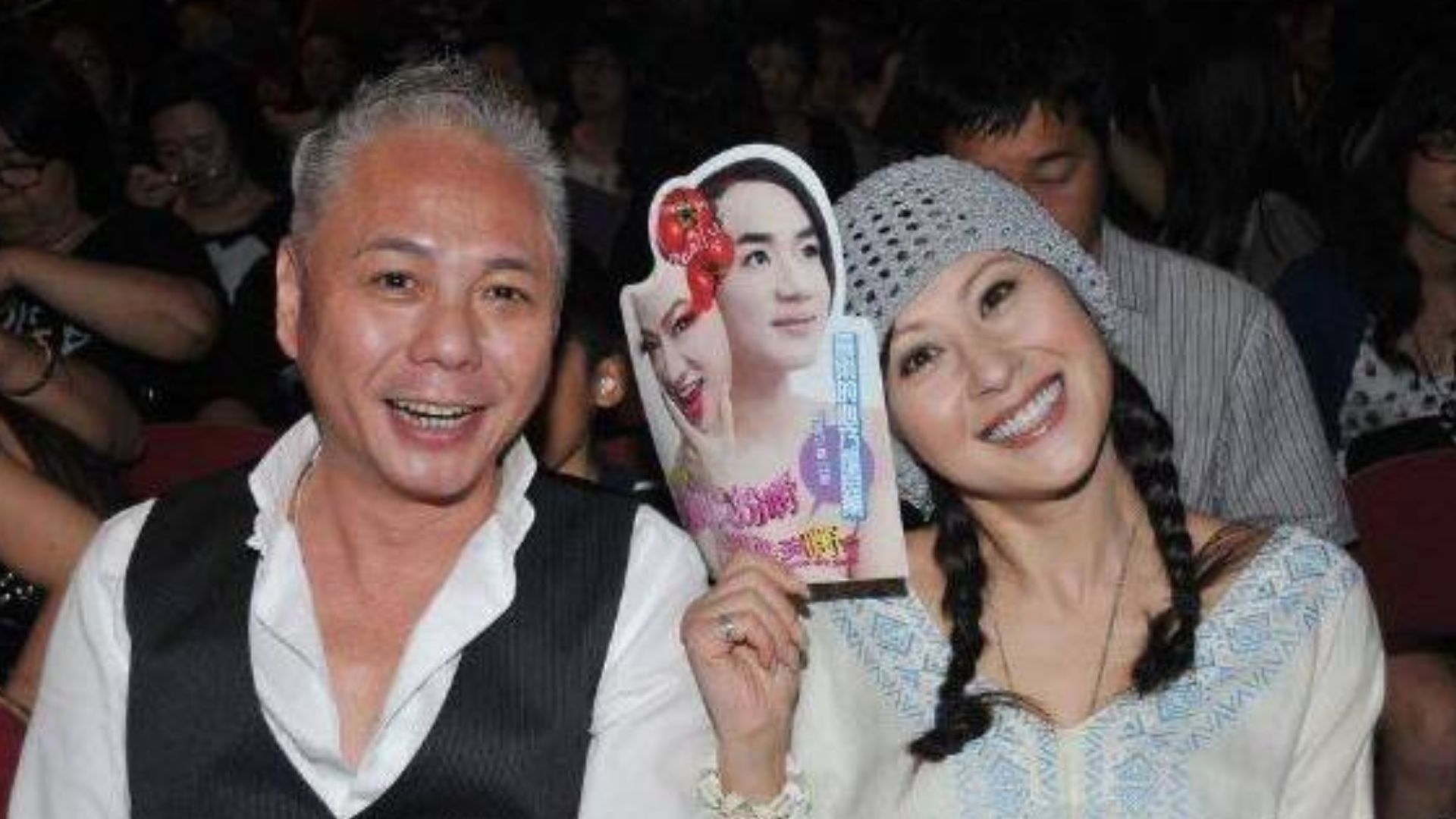 江欣燕喺2001年與拍拖10年嘅商人吳積遜結婚，婚後淡出幕前變身闊太。