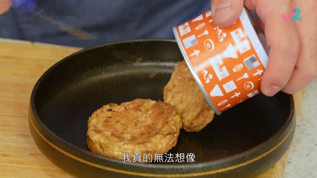 楊尚友將「罐頭大阪燒」演變成「大阪燒雞蛋仔配清酒煮蜆」。