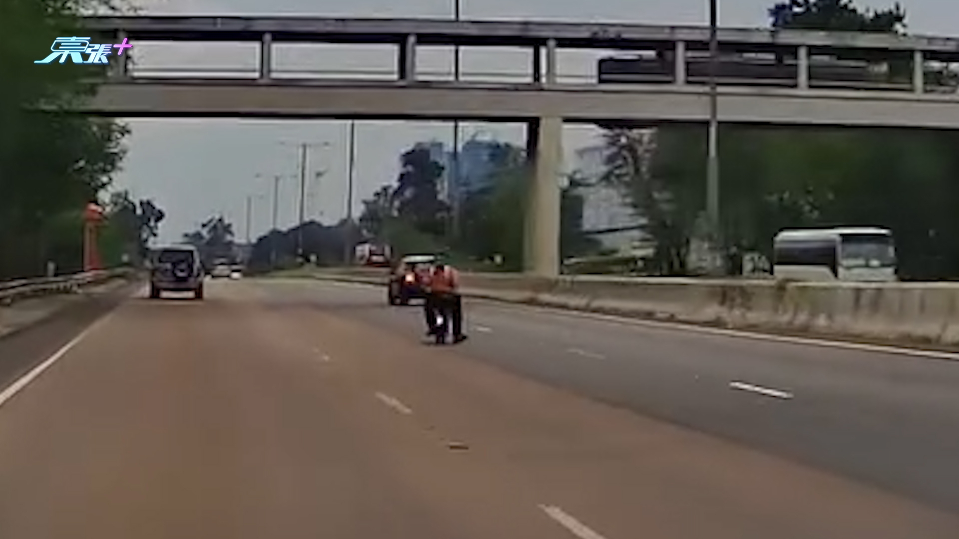 粉嶺公路驚現「逆流大叔」開電動單車逆線行　網民嘆：晨早嚇一嚇