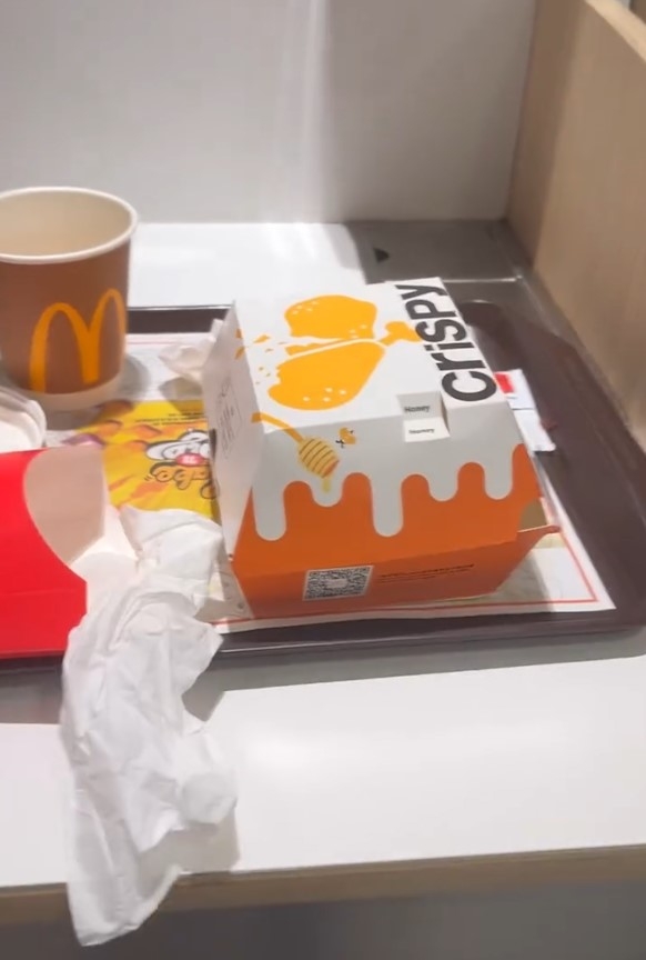 港男快餐店用膳後籲食客自行歸還餐盤　惹網民熱議被批：好心做壞事