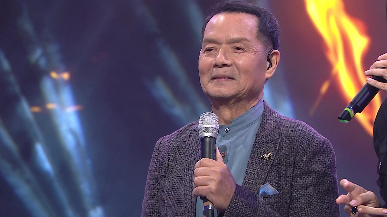 吳大強原來同校長踢過波，校長仲嗌吳大強做師弟。