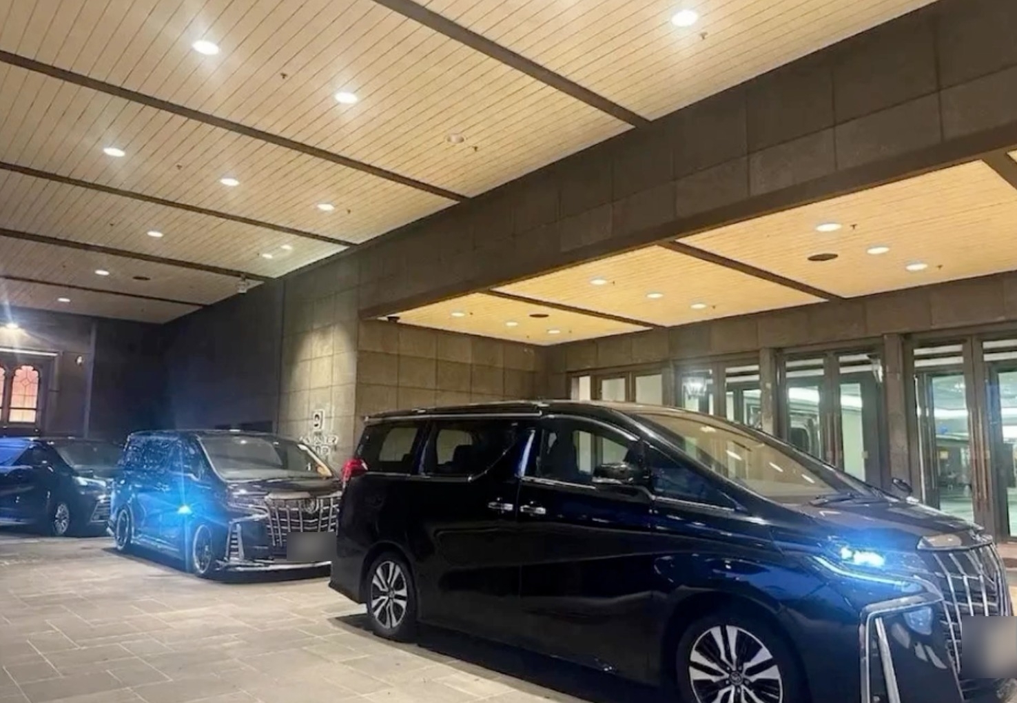 東張西望報料｜網上跨境包車疑涉白牌車低至百幾蚊　報料人憂無保險出事無保障 （觀眾鍾先生報料）