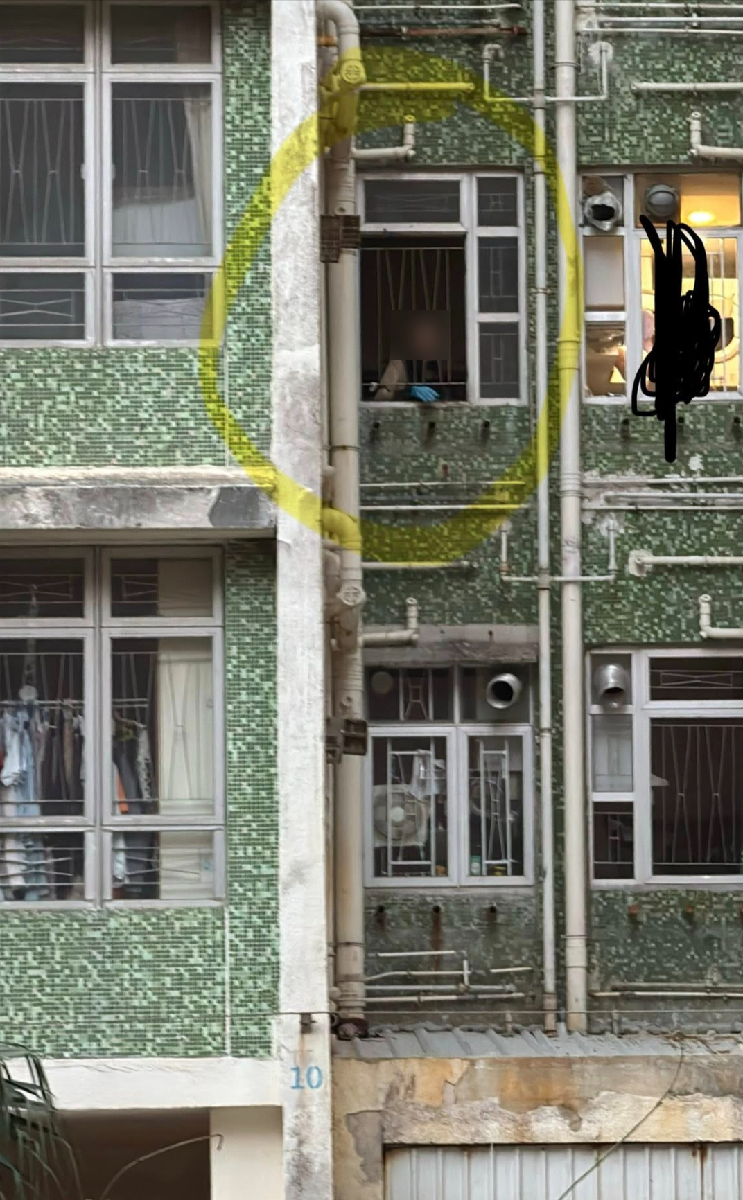 東張西望報料｜坑口和明苑公然高空擲物　報料者：已通知管理處