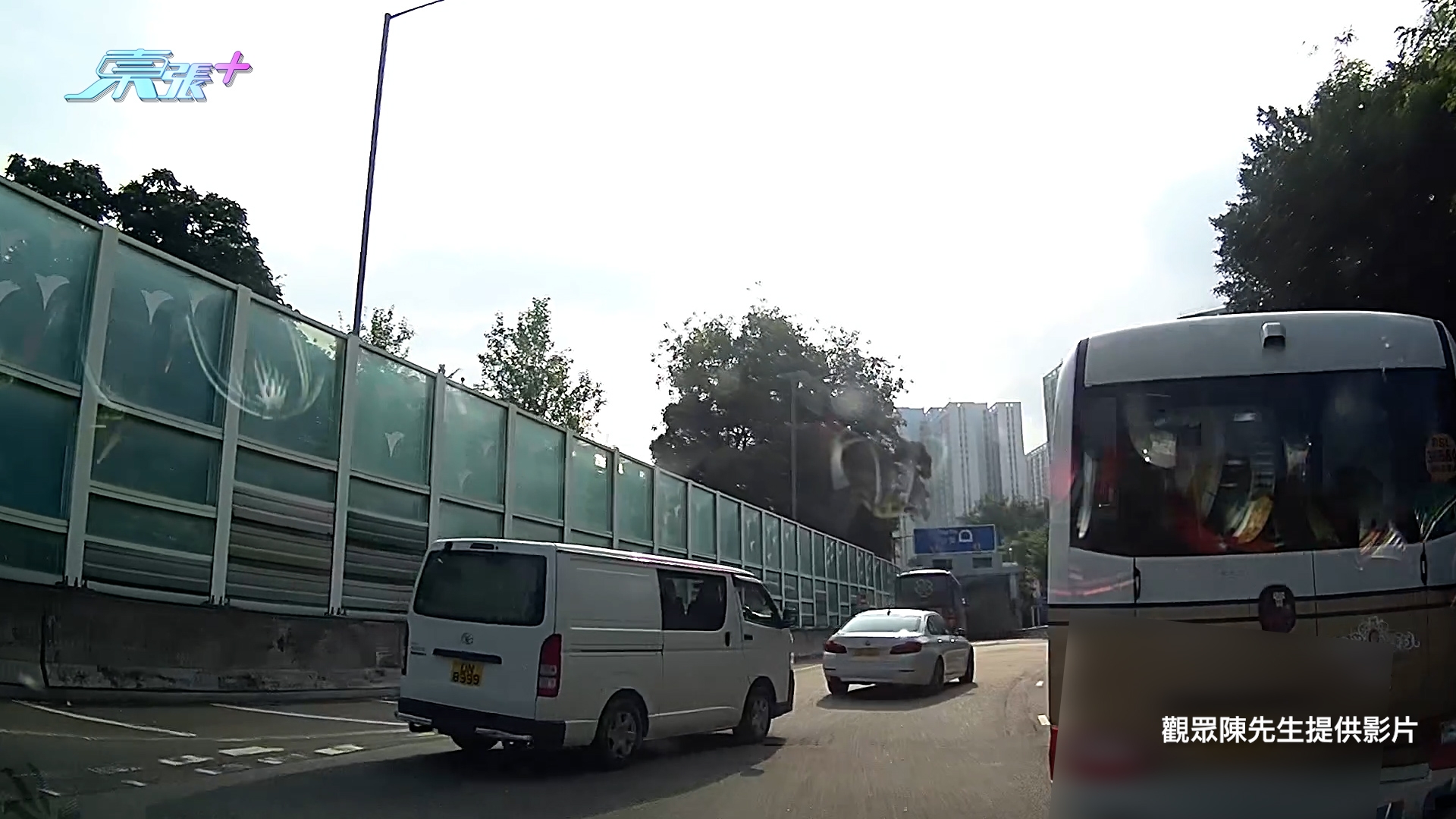 東張西望報料｜荃錦交匯處居民巴士突Cut線險象環生　觀眾：乘客要小心 （觀眾陳先生報料《東張+》）
