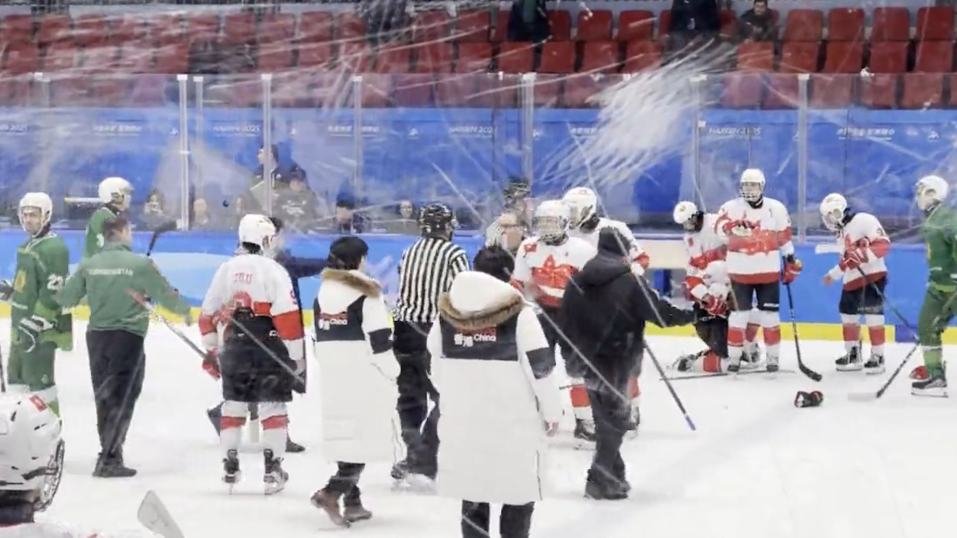 亞冬運港冰球隊勝後遭對手圍毆