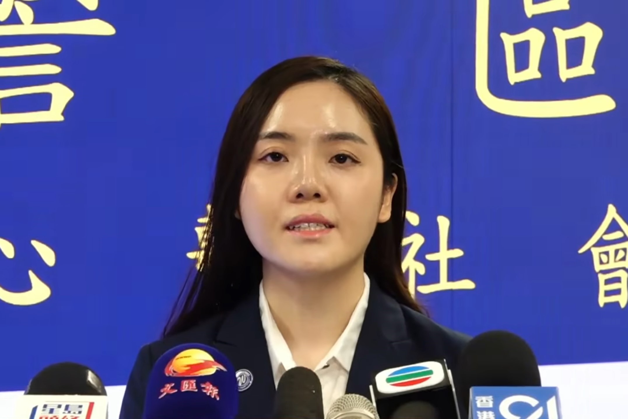 警方西區警區刑事調查隊第6隊高級督察陳舜晴（警方YouTube直播截圖）