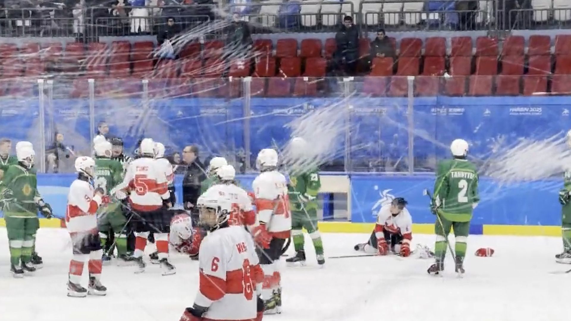 亞冬運港冰球隊勝後遭對手圍毆