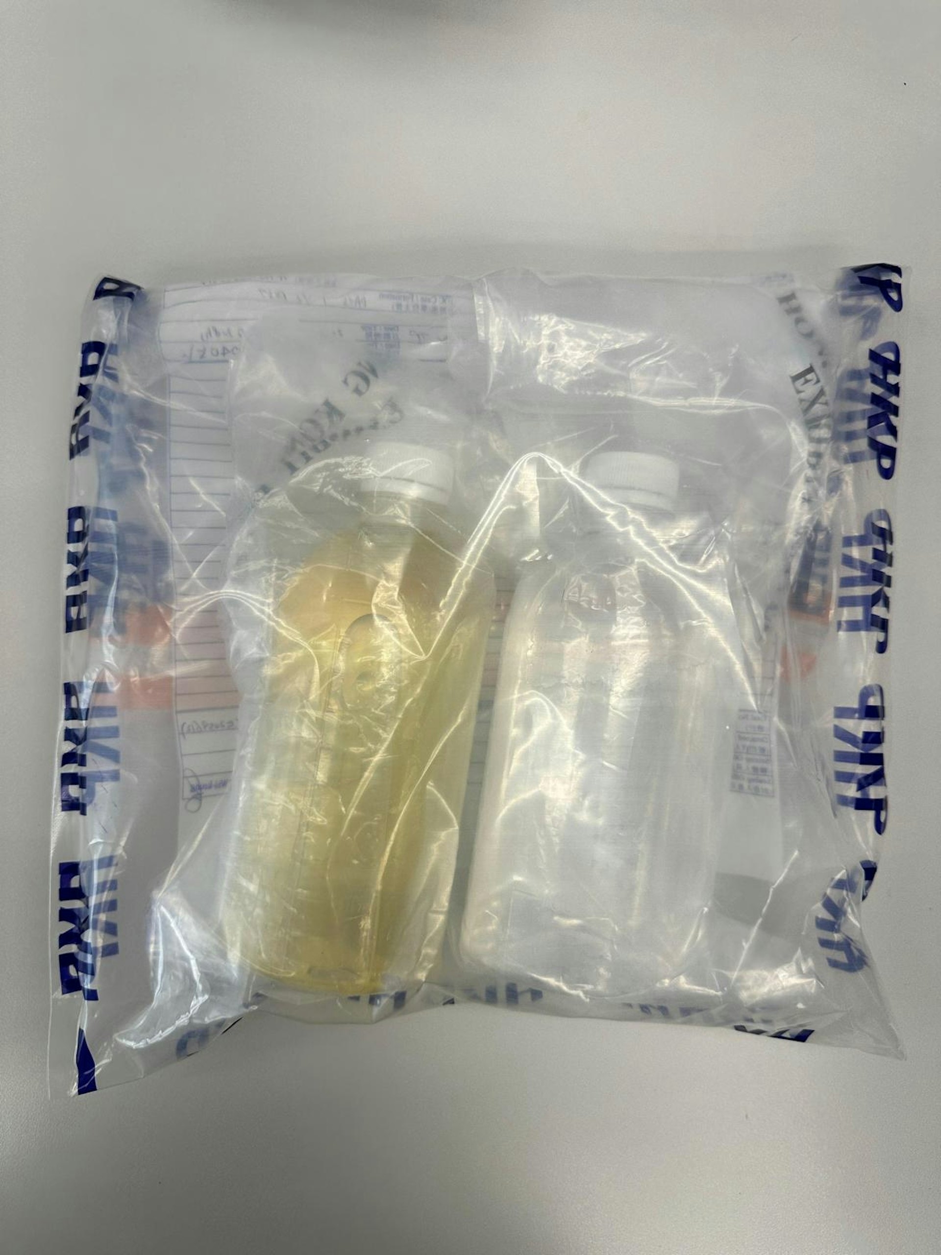 警方檢獲大麻花、依托咪酯粉、可卡因、果味甘油混合及一批毒品包裝工具。（警方圖片）