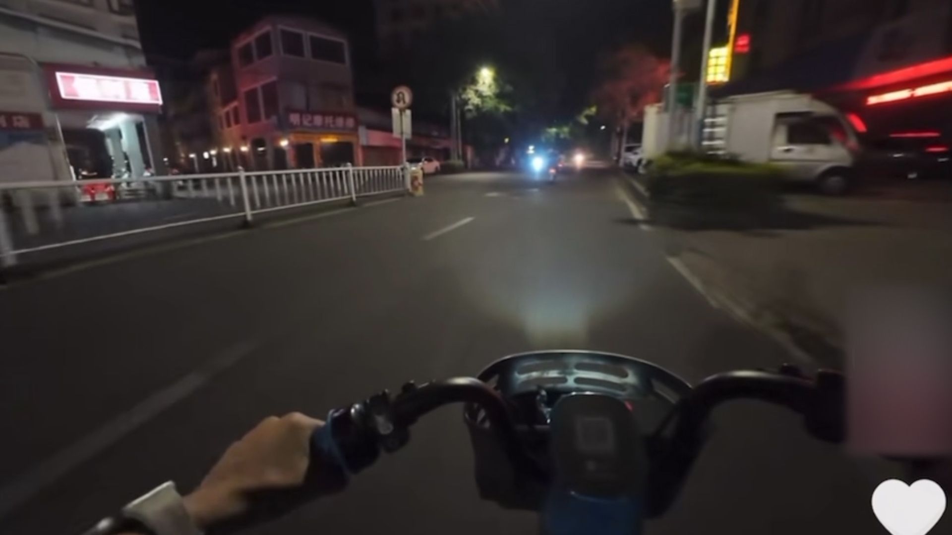 屯門中學內地交流團學生擅離酒店「夜遊」，教育局及學校有回應。