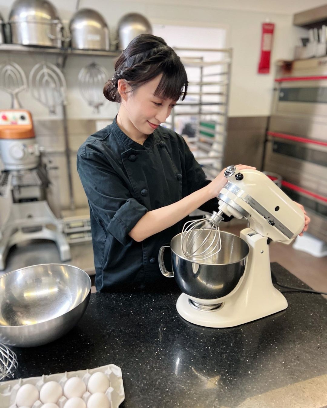 龔嘉欣亦有幫手打理店舖，更落力為店舖宣傳。