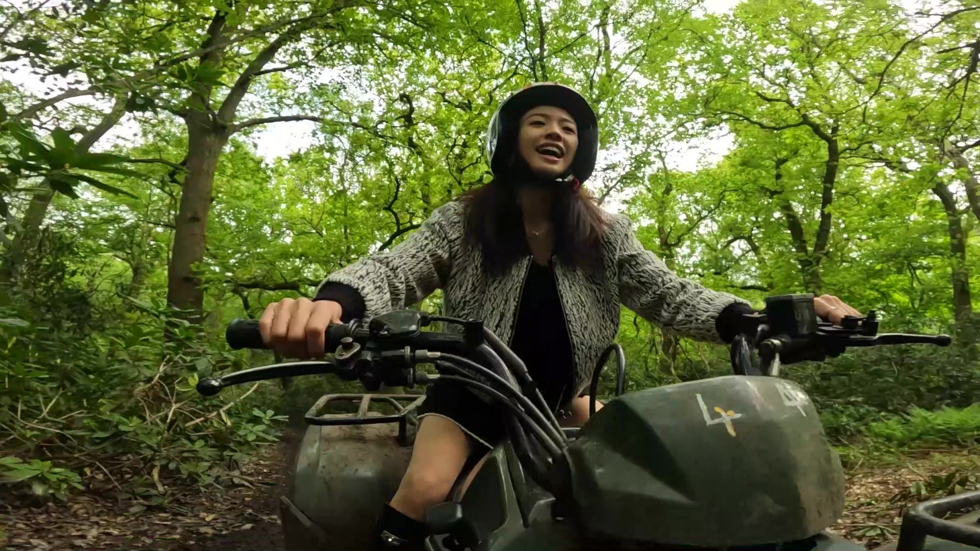 玩越野車係咁依嘩鬼叫！