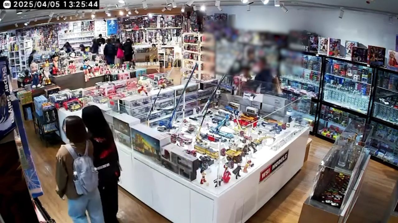 銅鑼灣男子疑攜小童偷千元模型車