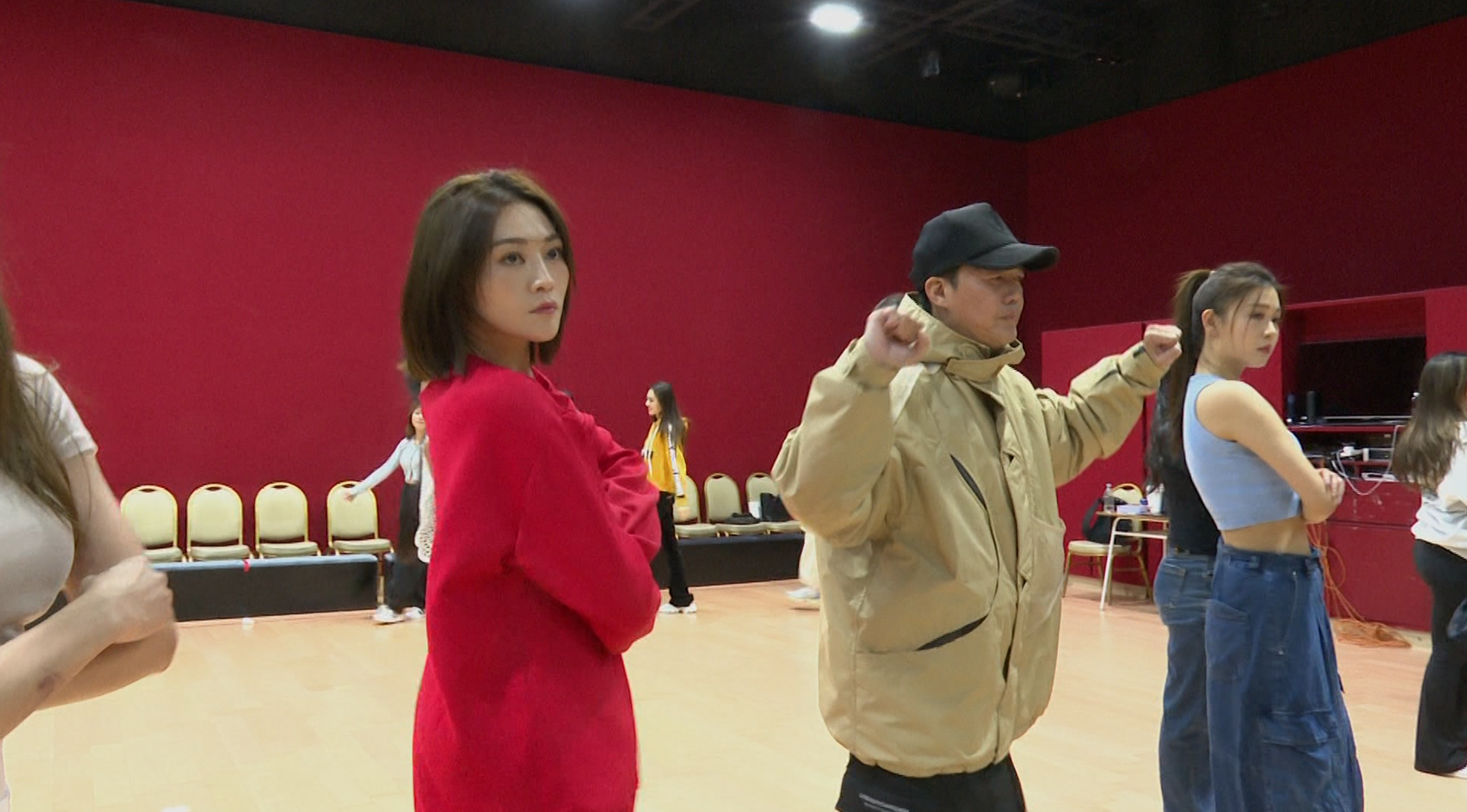 據現場消息，謝天華在綵排中狀態大勇，舞步俐落，與多位女星貼身共舞，默契十足。