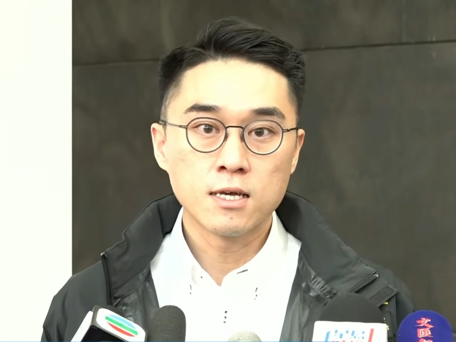 警方新界南總區反三合會行動組總督察顧文佳（警方YouTube直播截圖）