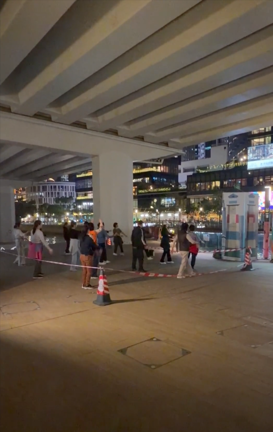 發展局回覆：屬指定表演區　表演者已獲申請批准