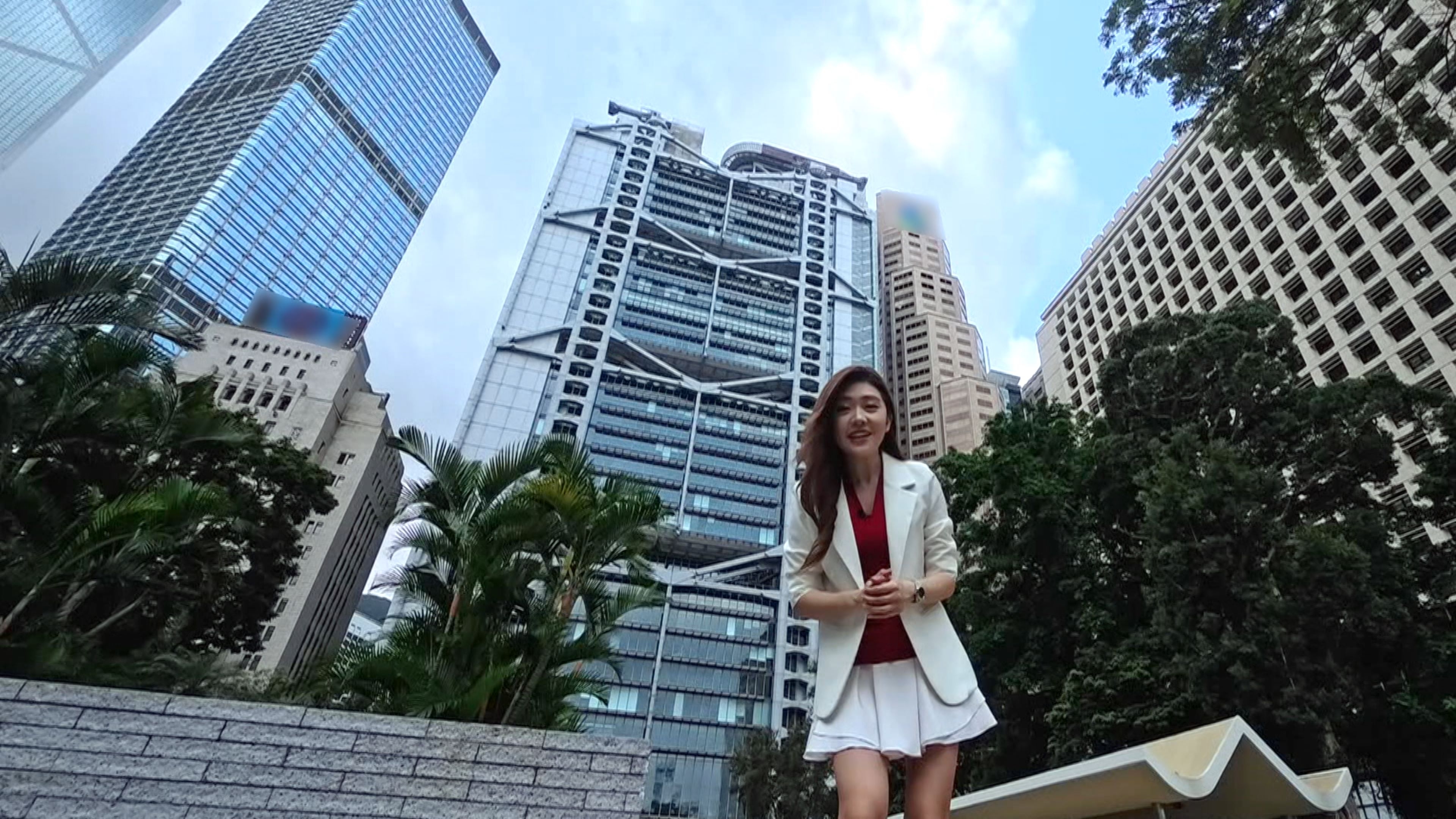 於一九七零年代末，銀行決定在皇后大道中原址重建，招標要求是「打造世界級傑出銀行大樓」。