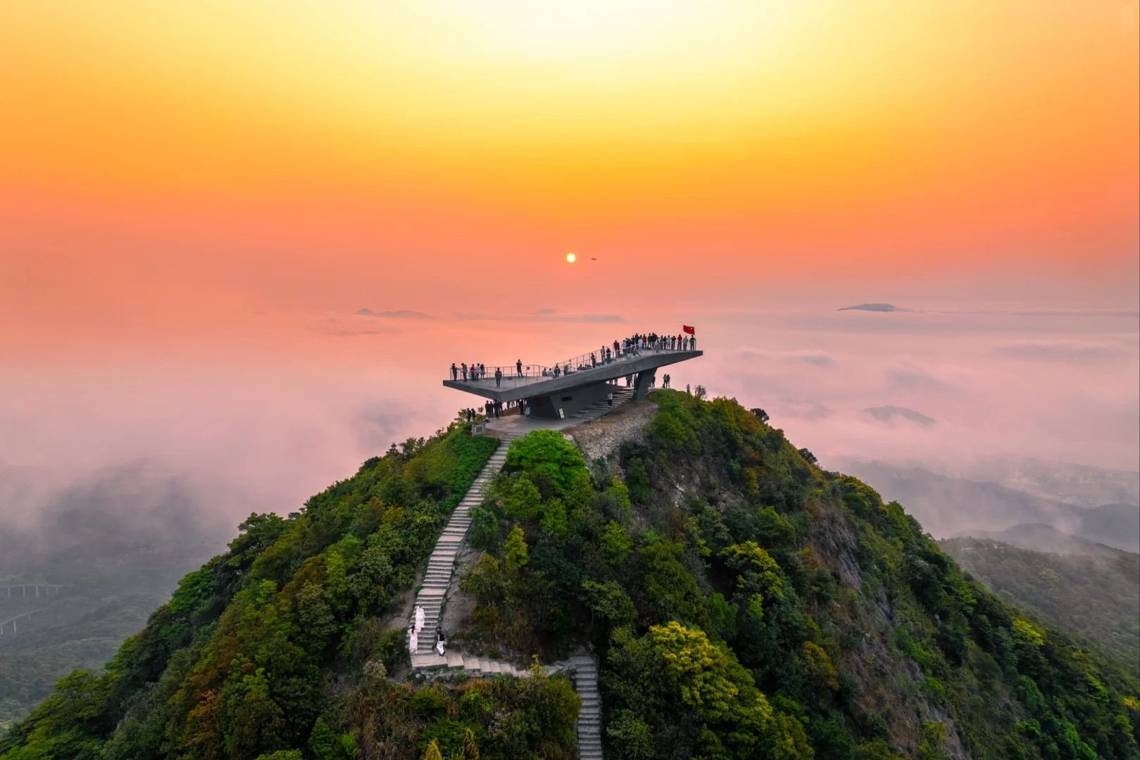 深圳天空之城梅沙尖雲端觀景台