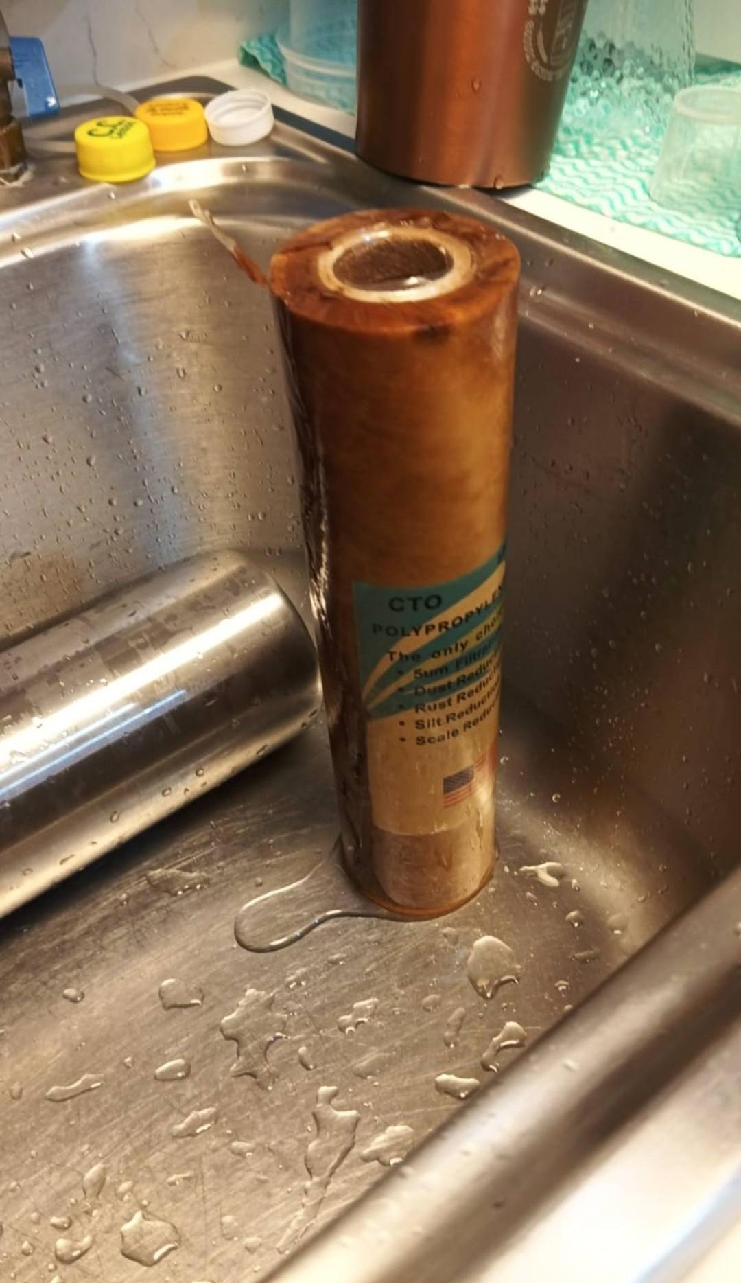 粉嶺皇后山邨食水現黑點　專家疑或源自舊喉管瀝青碎片剝落