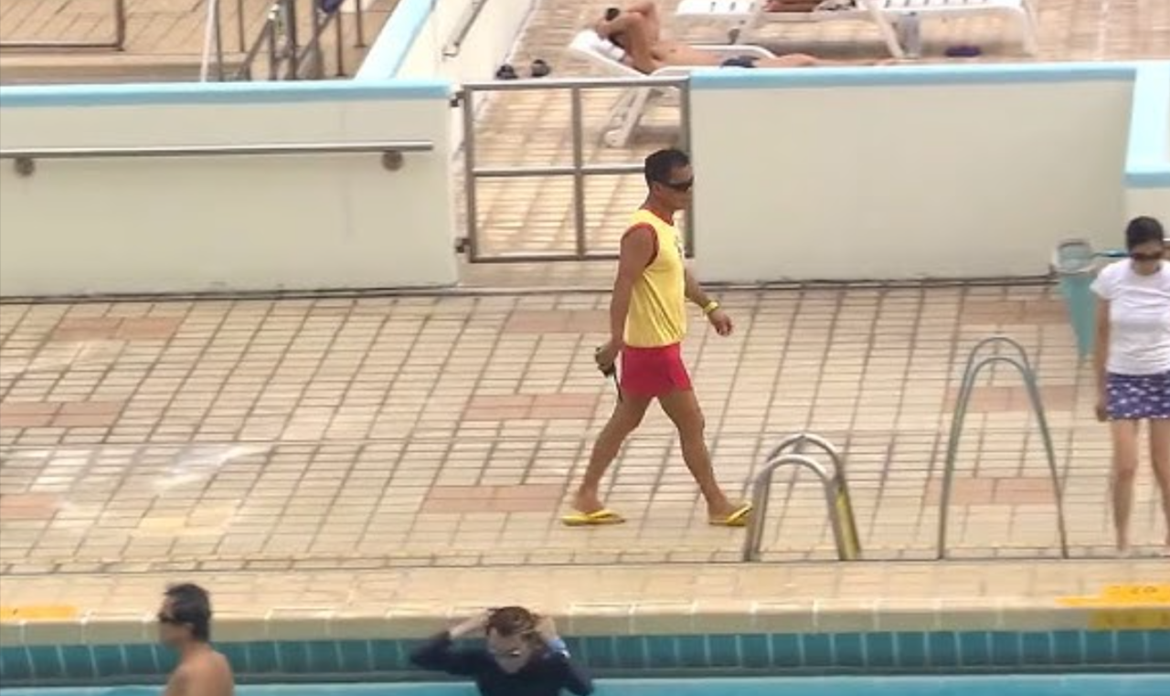 泳池「扮專業」無牌救生員遭食環署揭發用假證開工　被判囚兩個月