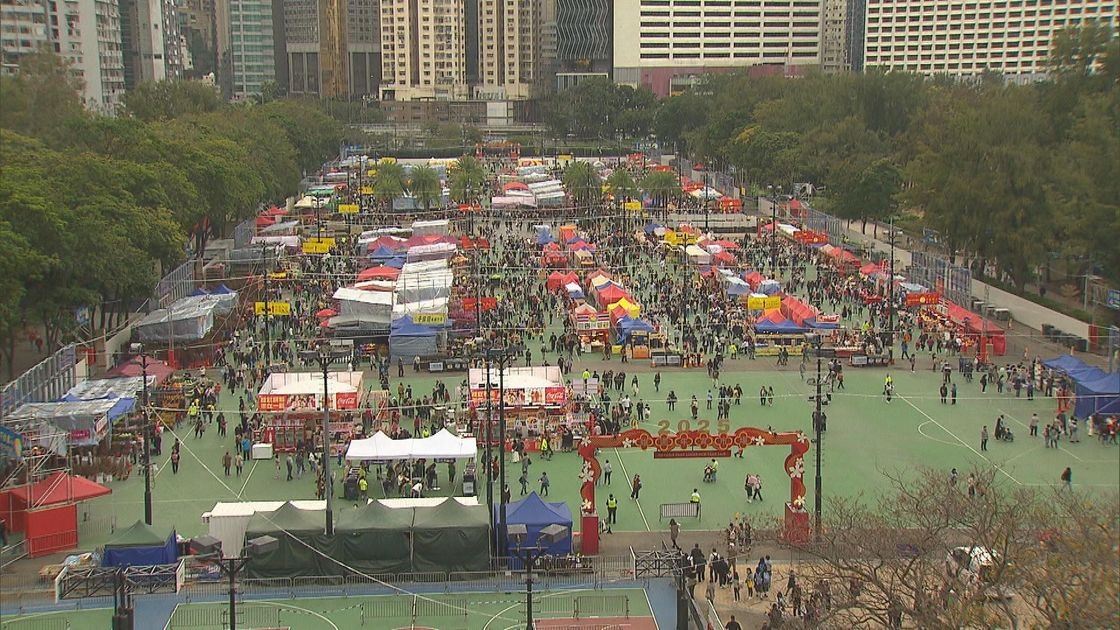 警方表示，為配合在維多利亞公園舉行的農曆年宵市場，會於2月11日至15日在銅鑼灣及天后一帶實施第一階段的特別交通安排，呼籲市民及早規劃行程。（資料圖片）