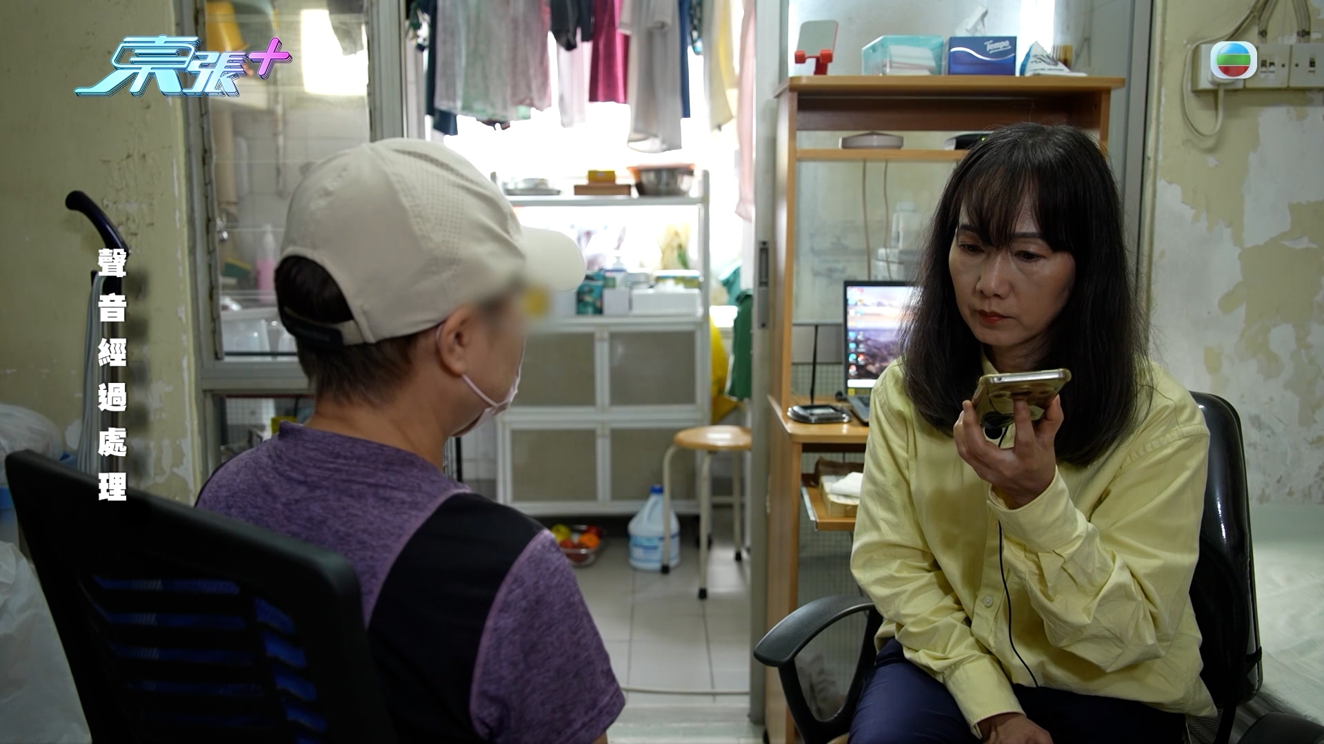 輝仔在訪問中穩重應對。