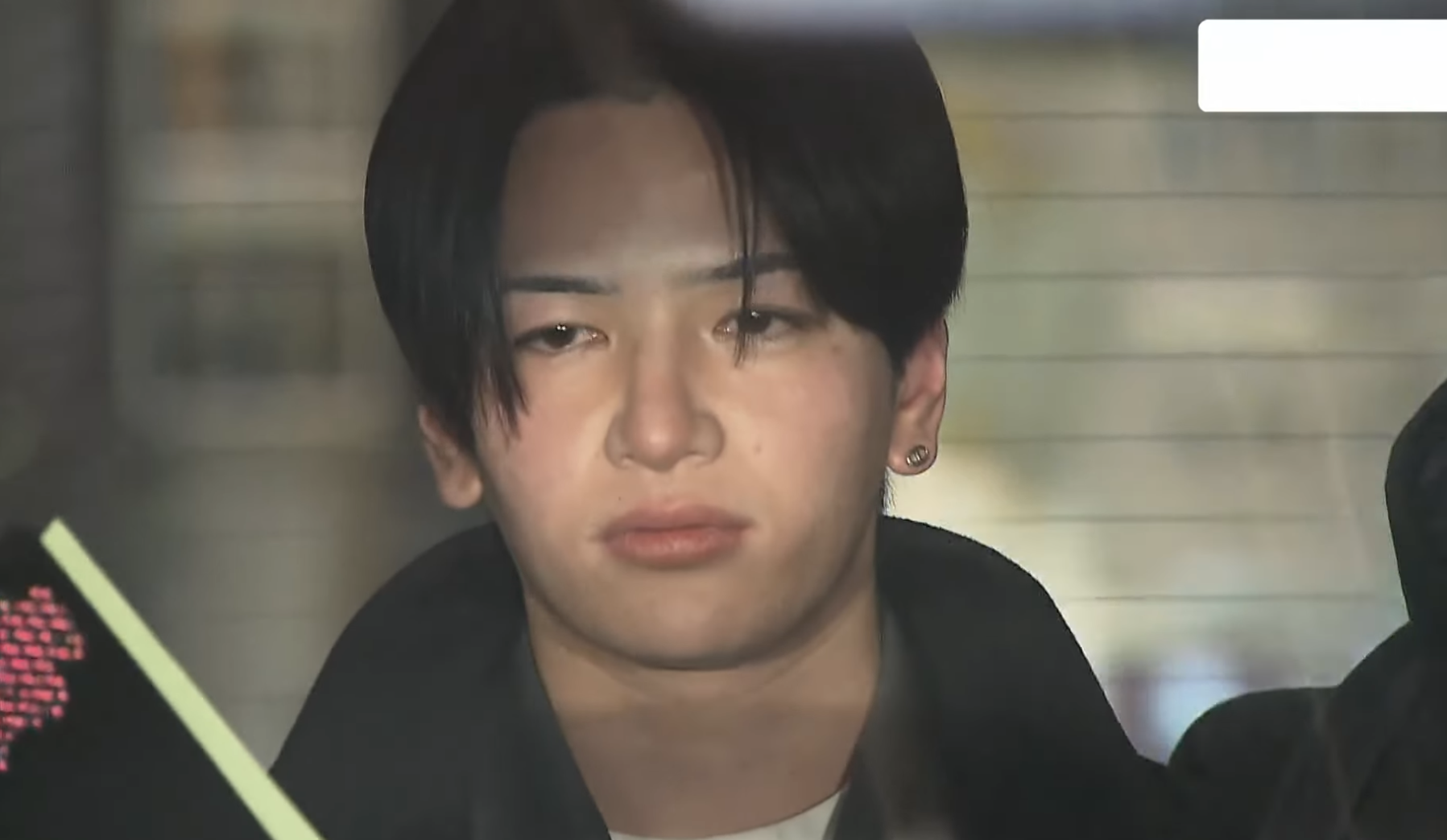 日本警視廳公布，2月20日再度拘捕27歲的牛郎「竹岡拓人」，他被指透過交友程式，隱瞞牛郎的身份誘騙20多歲的女性光顧。