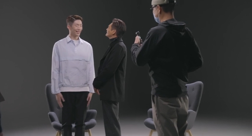 193身高嘅張家朗，連發哥都向抬頭向高望。