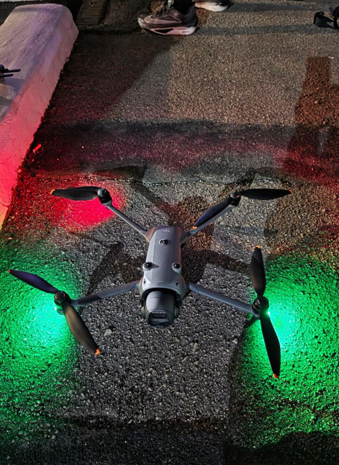 內地男除夕夜尖沙咀海傍「違規放無人機」　涉兩宗罪被捕 (警方提供)