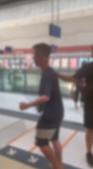 港鐵朗屏站男子不滿被女士撞到　竟轉身大力推人更自稱三合會成員