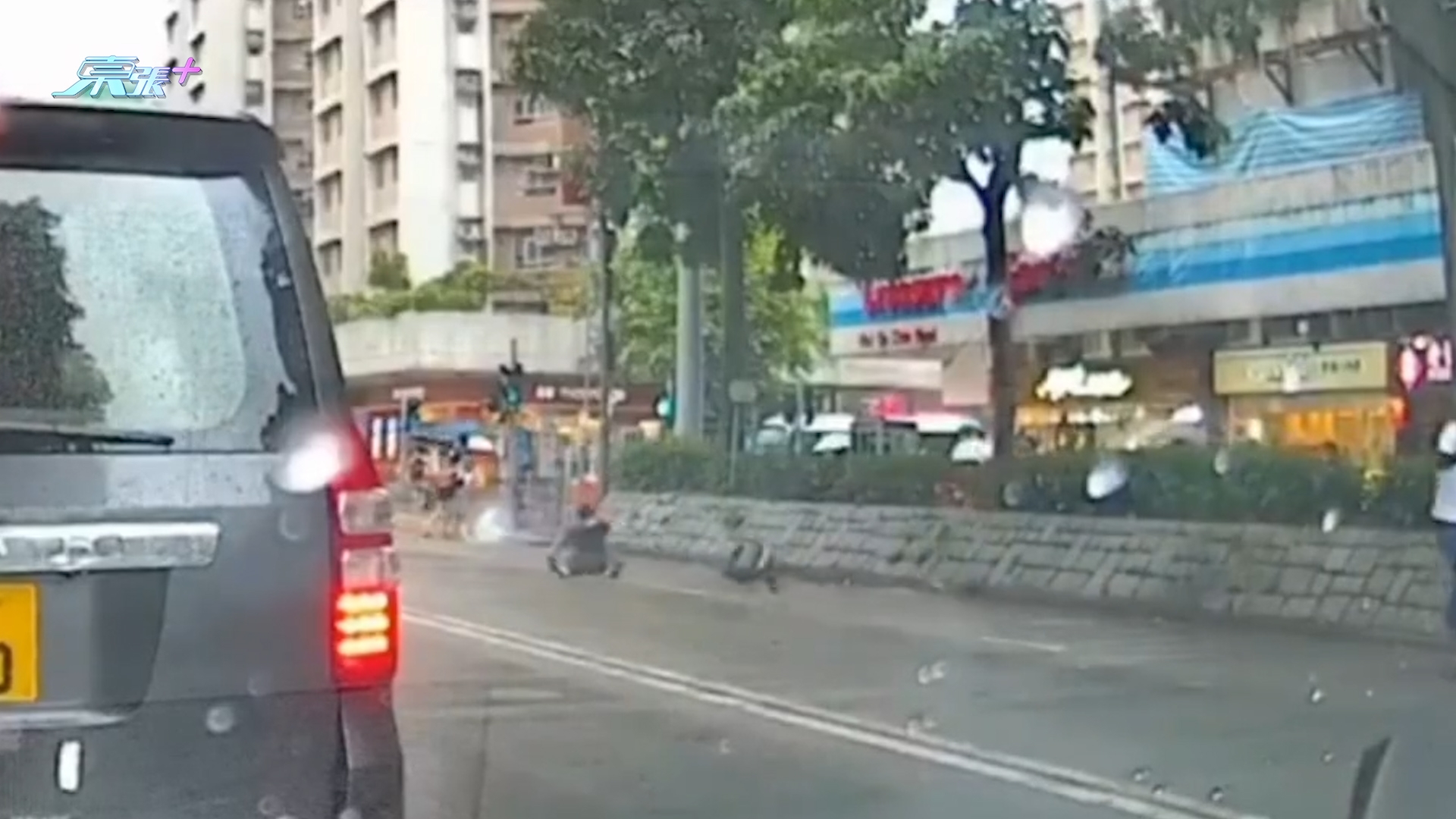 車Cam直擊｜馬路逆線踩風火輪「慘PK」　被嘲：遲早命仔都無埋