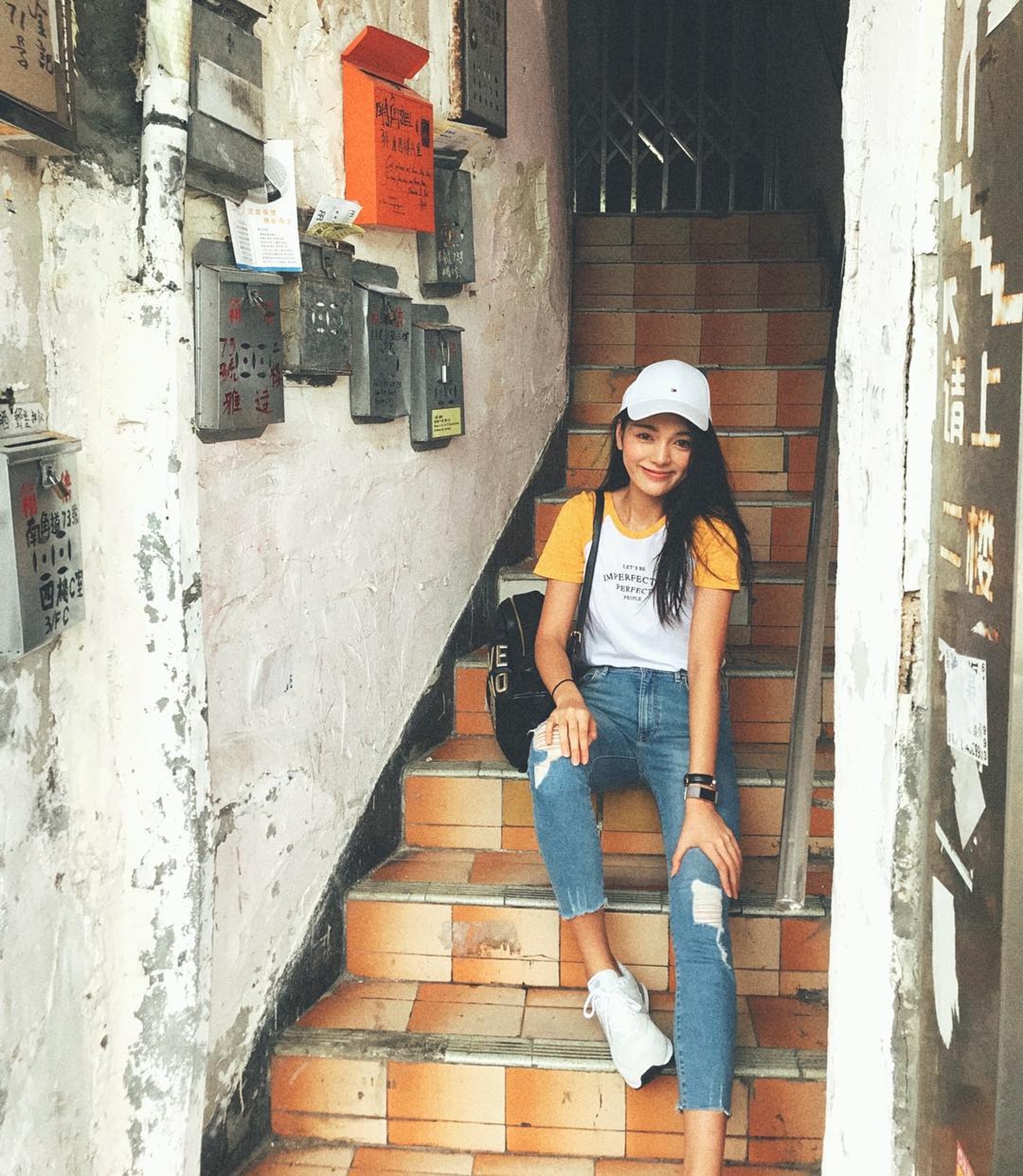 港女警員美貌歎為驚人被封「仙氣輔警」　原來真身為大律師惹網民熱議