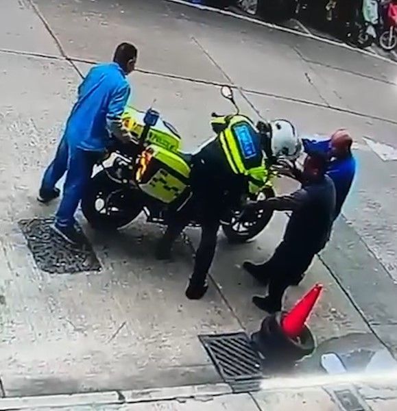 漆咸道北交通警鐵騎「開車失事」